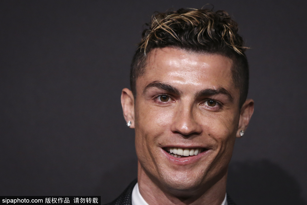 足球国足热身赛表现积极，主帅称进步肉眼可见