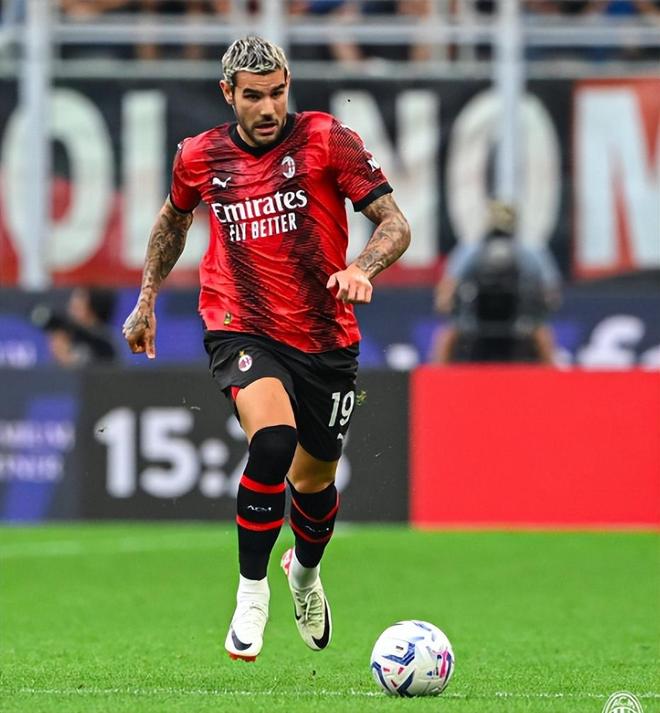 C罗晒与特朗普合照：感谢总统先生的邀请和热情欢迎