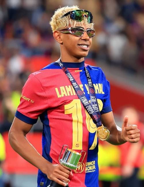 梅西的偶像艾马尔，他的足球水平到底有多强？（梅西崇拜的艾马尔，球技究竟有多强？）