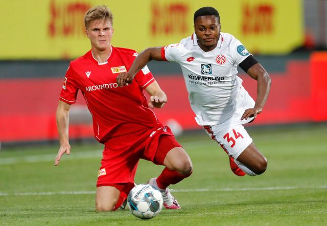 NBA：勇士末节发力 击败灰熊