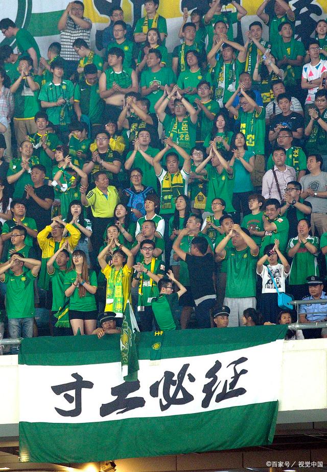 欧洲金靴实时榜单：莱万领跑 萨拉赫位列次席（欧洲金靴最新排名：莱万居首，萨拉赫居次）