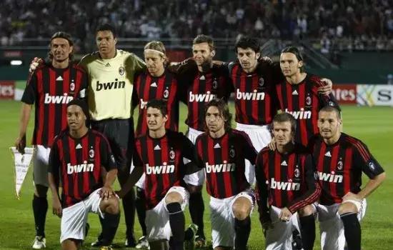 中超赛场争议判罚：VAR判罚引发讨论,