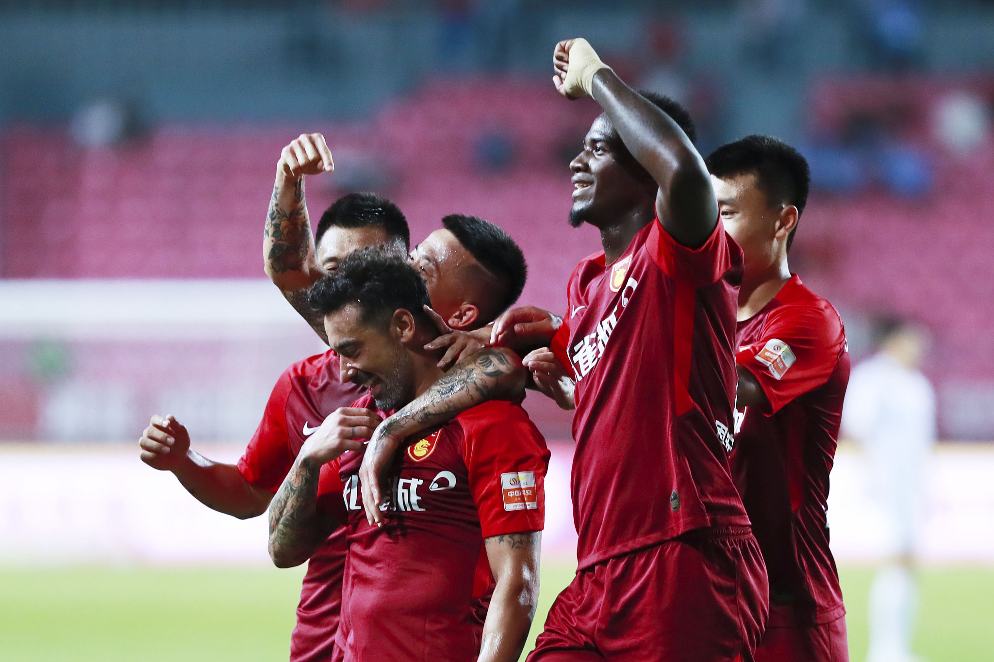 德国杯战报：凯恩破门，对手2送乌龙，拜仁3-2柏林联合