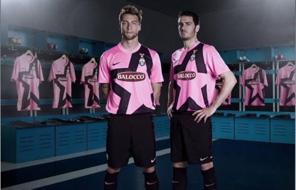 凯恩社媒晒照：祝愿每个人圣诞节快乐🎄（凯恩社媒晒照送祝福：愿大家圣诞快乐🎄）