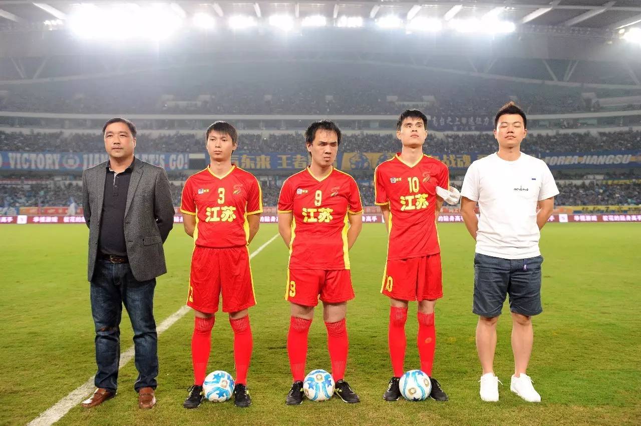 萨哈：曼联在转会市场必须谨慎，冬窗不能急于放走梅努（萨哈：曼联应谨慎操作转会，冬窗勿仓促放走梅努）