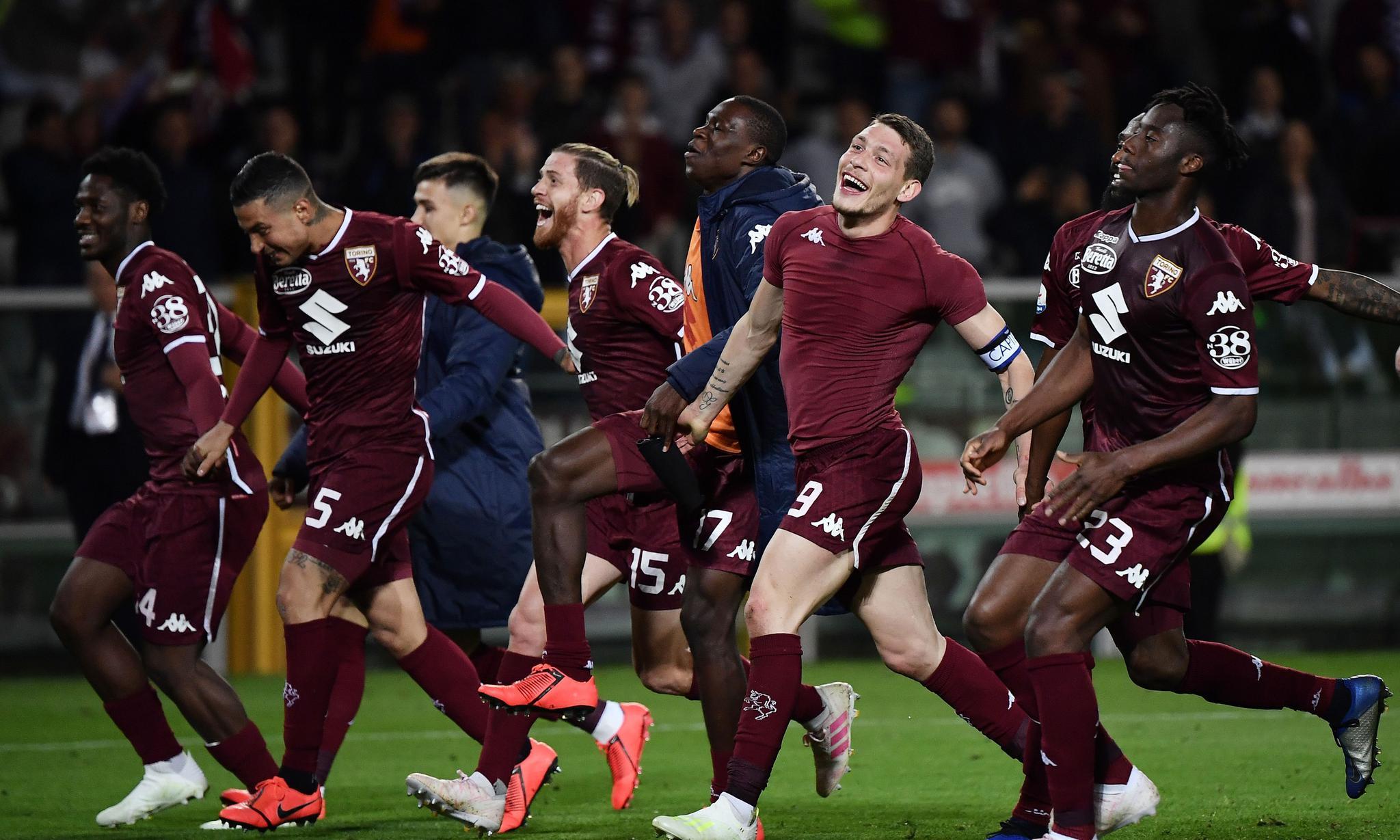 贝蒂斯迎战巴塞罗那：西甲第15轮焦点战一触即发！（西甲第15轮重头戏：贝蒂斯对阵巴塞罗那，开战在即！）