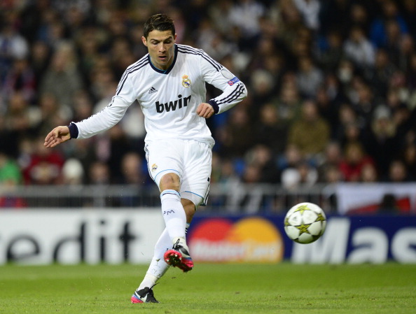 广东男篮主场负于山西，失误频繁，磨合不足，首战失利，需加强调整。