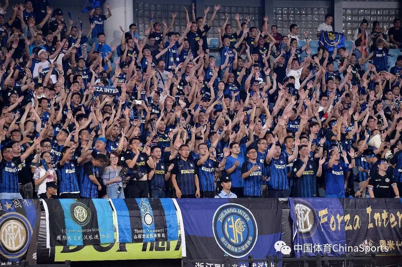 被与贝肯鲍尔比较？凯恩：我从小就喜欢防守，很享受铲球