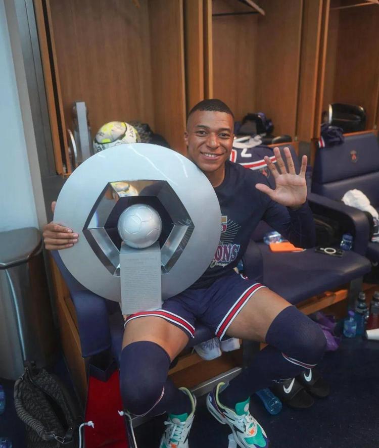 芒特制胜曼联2-1逆转！齐尔克泽破荒但冬窗必须买中场，阿莫林需要沃顿