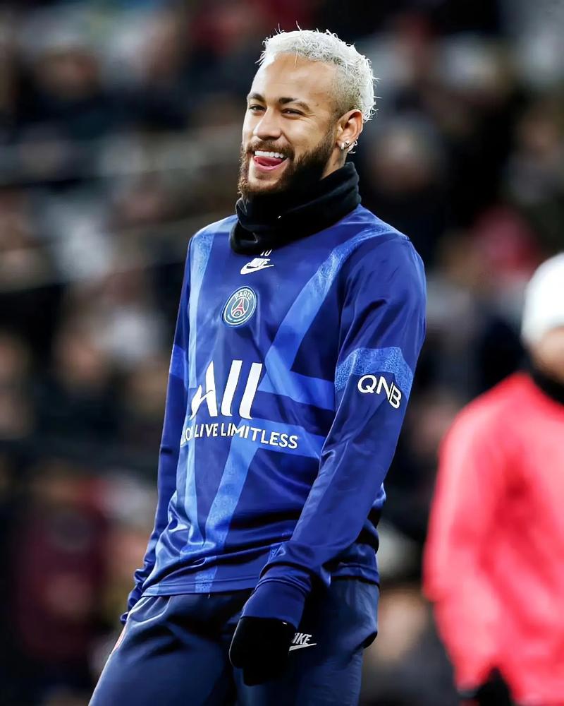 本轮世预赛欧洲区最佳进球候选：埃泽和达姆斯高的进球在列