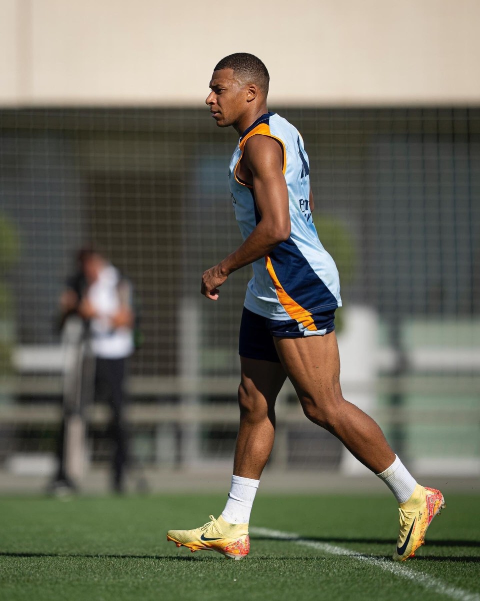 篮球湖人新秀完成生涯首次双双